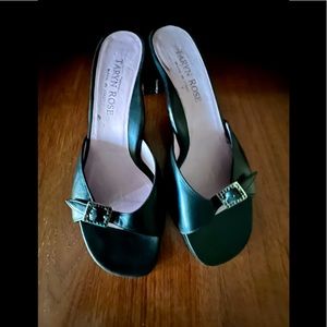 TARYN ROSE Liz. Size 391/2. Black Nappa. Leather. Super Comfortable.